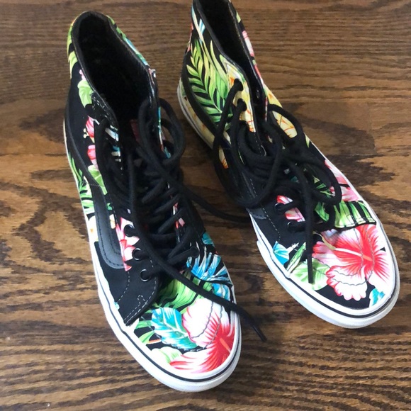 Vans only worn once - Picture 1 of 3